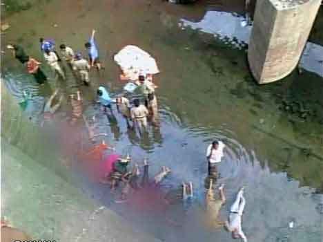 22 killed, van fall in godavari