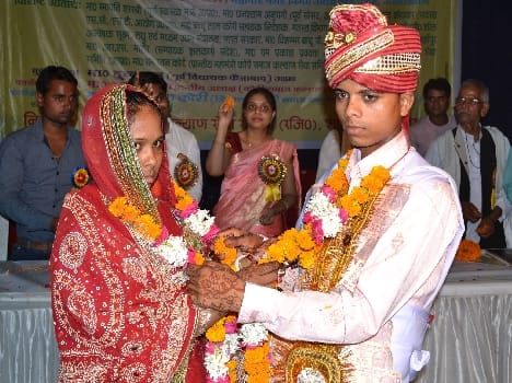 Ten couples tied the knot