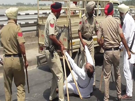 Are picketing Congress' batons