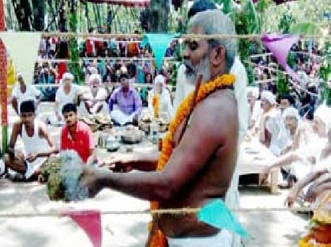 Kashidas celebrating Baba Pugnotsv