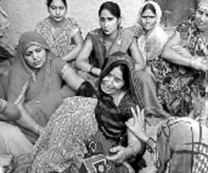 a teen is burned alive by neighbours in fatehpur