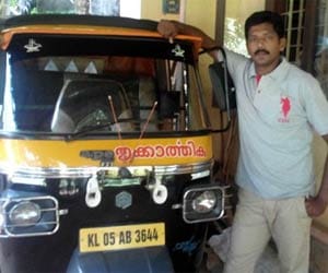 fifa match referee who run auto rickshaw