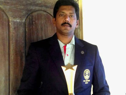 fifa match referee who run auto rickshaw