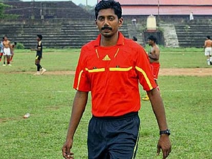 fifa match referee who run auto rickshaw