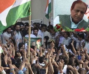 Kalbe javvad targets UP govt.