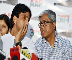 aap support kumar vishwash
