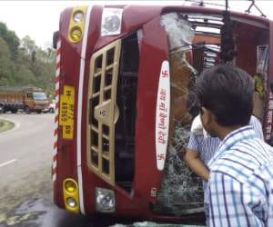 bus accident near una one died