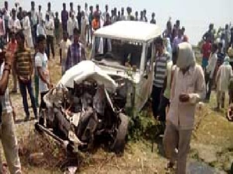 Intercity hit crossing Bolero , three killed