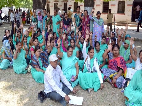 Bielo are unhappy with duty Anganbadi Caryktri
