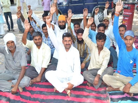 XEN office, the villagers demonstrated Kalktret