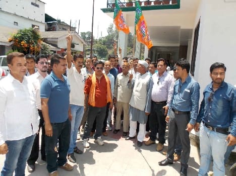CM enclosures housing the Bajayumo workers depart Dehradun