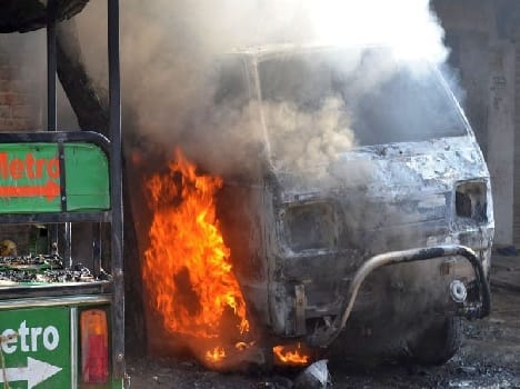 When filling gas in the van fire, stampede
