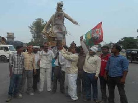 SP blew Modi's effigy