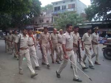 SP leaders and police embattled 