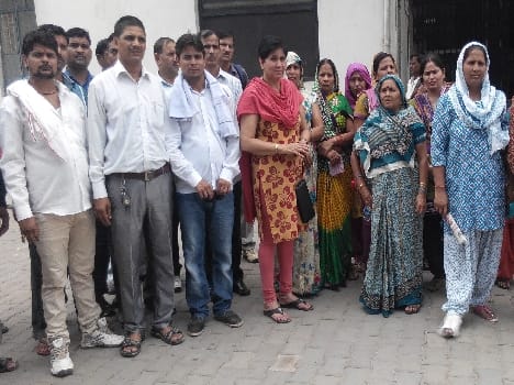 people of defence state gathered against lady natwarlal