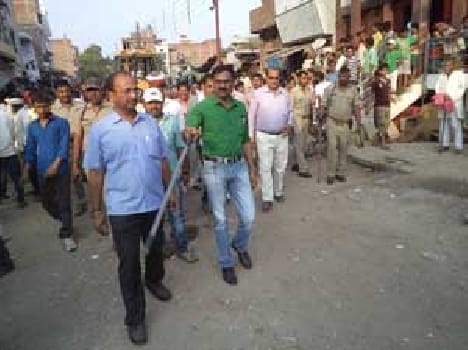 Bulldozers moved into the city , the main square off encroachment