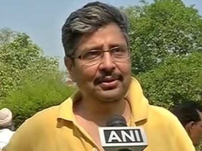 Delhi cm secretary blaims for corruptions charges