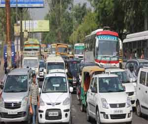 Hapur octroi truck overturned, took 9 hours jam.