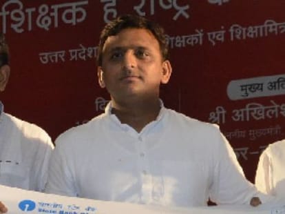 akhilesh speaks in check distribution program 