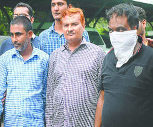 Teacher became the gangster, was driving schools Admission business