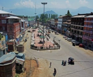 clash between protesters and police in sopore