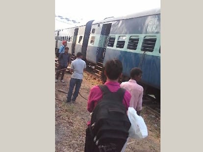 Fire in passengers train in Lucknow.