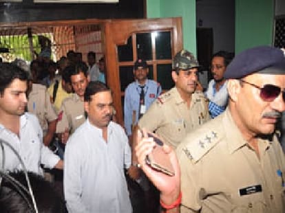 Tomar bail in fake degree case, stop going out of Delhi