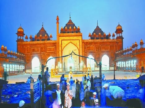 Showing the moon yesterday month-e-Ramzan