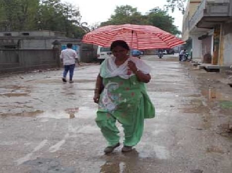 To be vulnerable to lightning , killing four