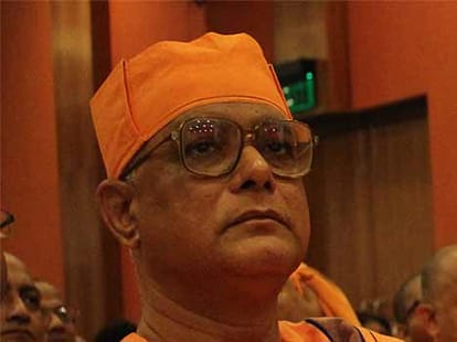 four yoga guru will share stage with pm modi