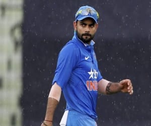 virat kohli doing wicketkeeping in dhaka first oneday match
