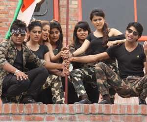 film yuva starcast  and story