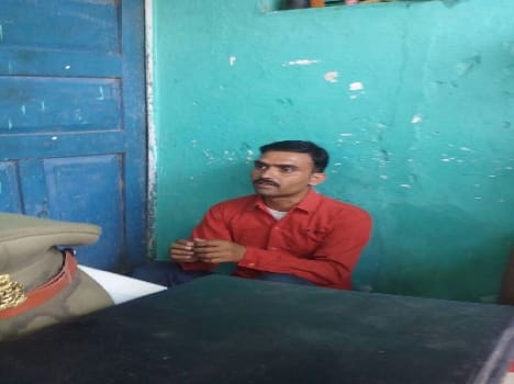 anganbadi workers cought fake labour officer