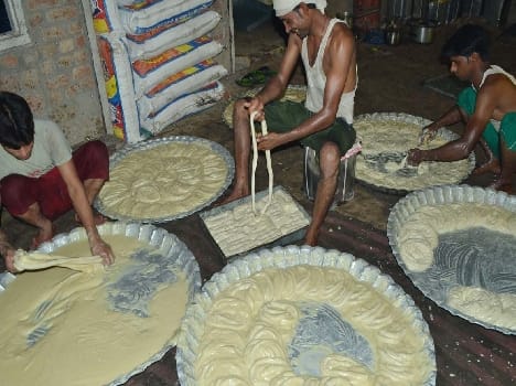 The reach of the lower class apples , papaya away by