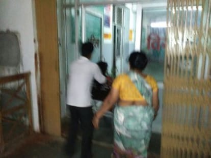 pregnant lady delivery on hospital ramp