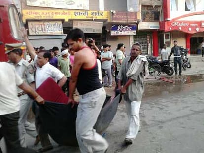 Pratapgarh: Fire in hotel, 13 killed.