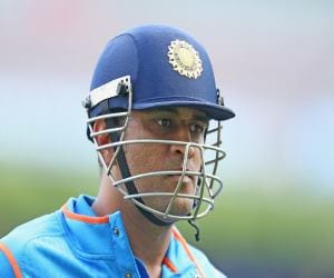 when Captain cool dhoni hits bangaladeshi bowler!