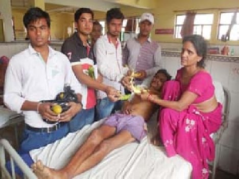Rahul's birthday Congressmen distributed fruits