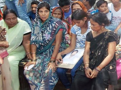 UP govt gives money to Journalist Jagendra son.