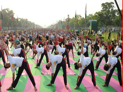 Today historical Yoga at Rajpath, Kejriwal will also joined.