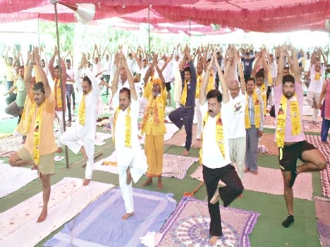 Street - village -long yoga school