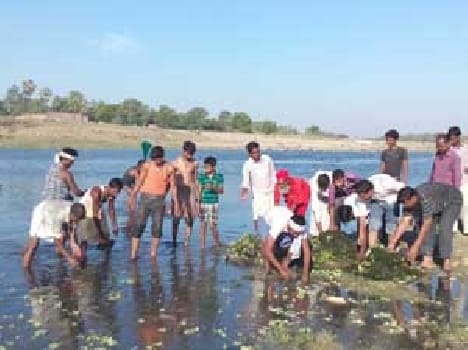 The cleaning of Gomti Ghat Tutipur