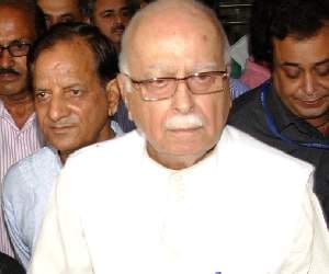 Lk advani in palampur for yoga day