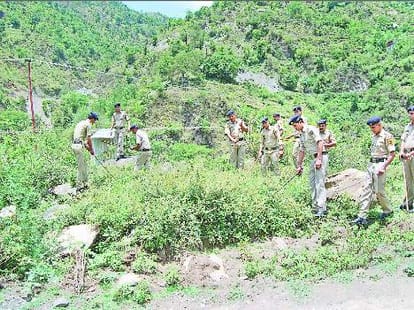 iit mandi tragedy cross fir against workers.