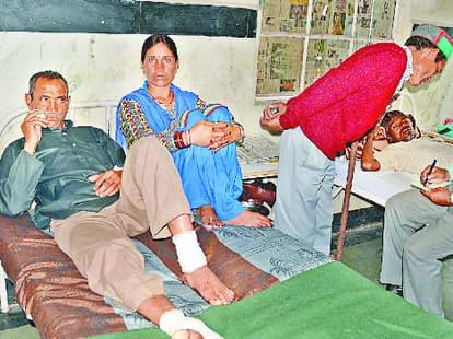 iit mandi tragedy cross fir against workers.