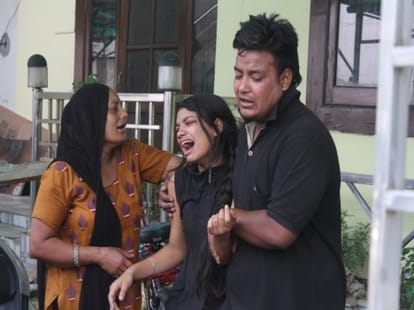 property dealer daughter kill in one sided love.