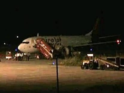 aircraft tires cracked on runway save 170 passenger