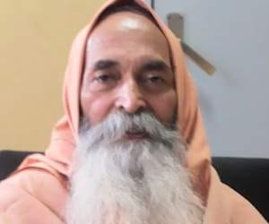 yoga guru swami Gurishhwaranand Puri.