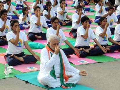 kejriwal did yoga with modi, AAP said agains modi's yoga style