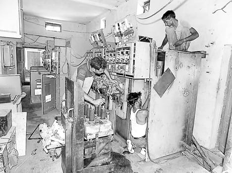 There lifeless machine , electric crash occurred